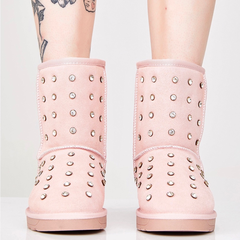 New with box Dolls Kill Buyiniao Blingin’ Barb Pink Ugg style winter boots